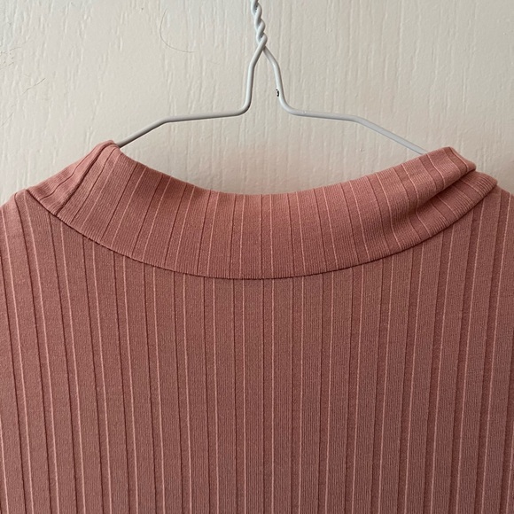 Selling pink dress, soft, comfortable, high neck, ruffle at ends of sleeves - Picture 4 of 4